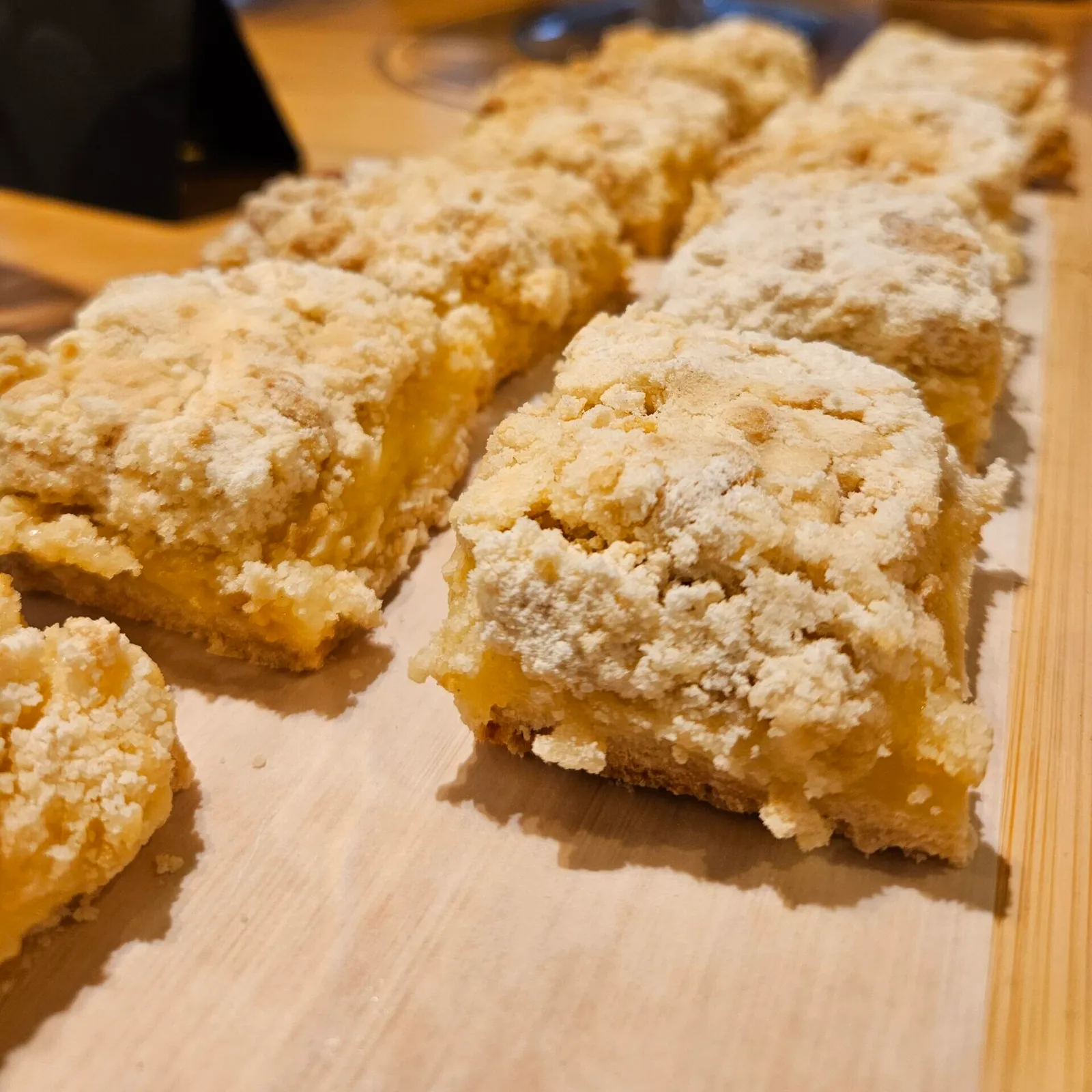 Condensed milk crumble cake (cuca)