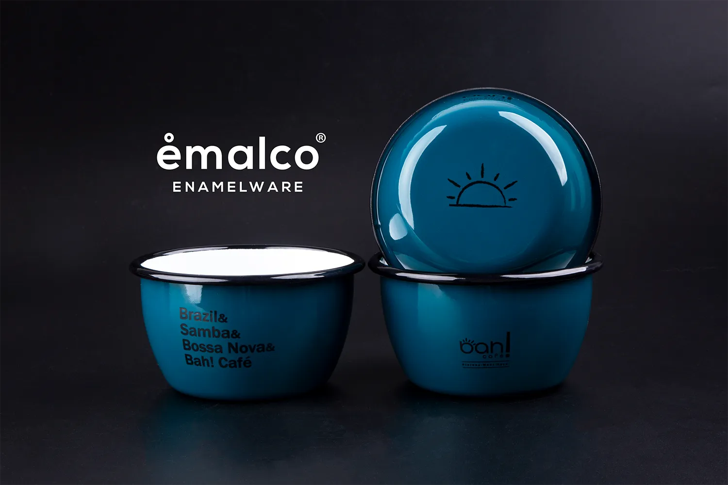 Tasses émaillées